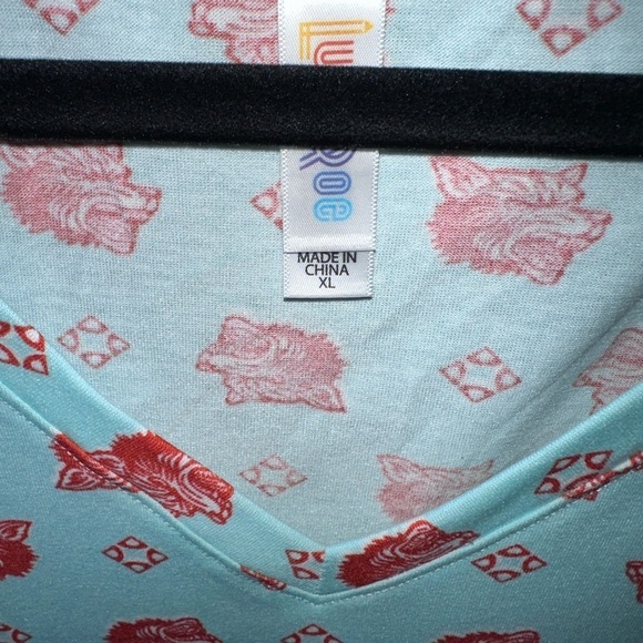 Lularoe size XL V Neck Christy T shirt with wolf, wolves! NWT. - Picture 3 of 5